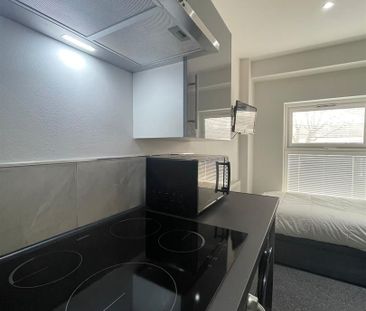 1 Beds - Studio flat - - Photo 5