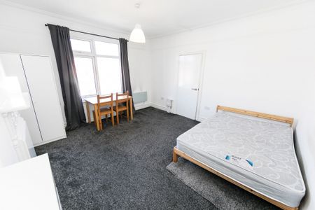 Flat 3, 50 Headingley Avenue, Headingley, Leeds - Photo 4