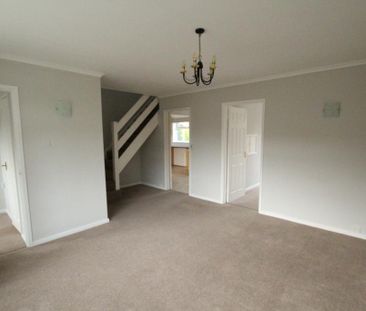 4 bedroom semi-detached house to rent - Photo 5
