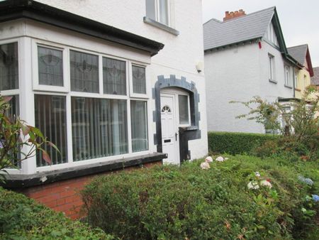 Great 4 Bedroom Student House, 56 Wellesley Avenue, BT96DH, Belfast - Photo 5