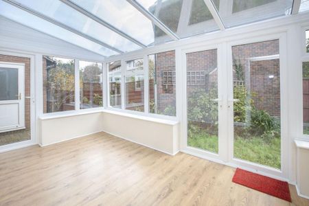 4 bedroom link detached house to rent - Photo 4