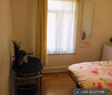 1 bedroom in a house share to rent - Photo 1