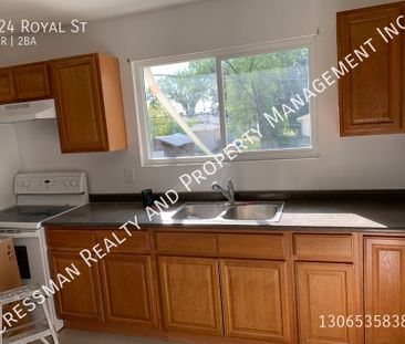 2 Bedroom Main Floor Unit in Rosemont - Photo 5