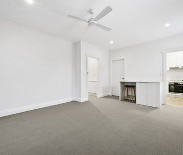 RENOVATED STUDIO IN PRIME LOCATION - BY APPOINTMENT - Photo 4