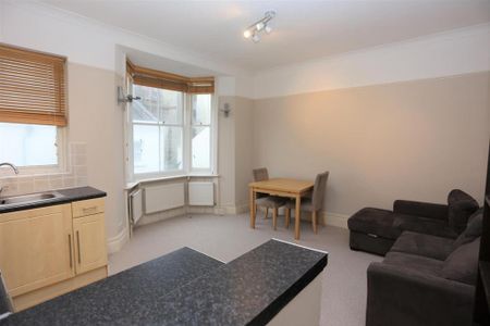 1 bedroom flat to rent - Photo 2