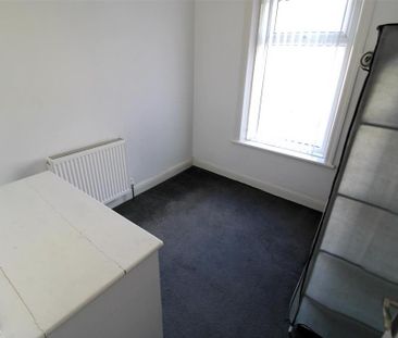 2 bedroom end of terrace house to rent - Photo 2