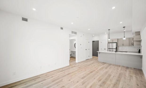 Primrose: Black Accents – 1800 Leila, Winnipeg, MB - Photo 1