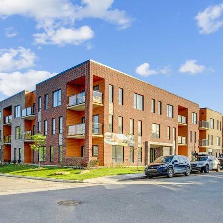 Le St-Louis: 3 1/2; 4 1/2; 5 1/2 Logement luxueux! Cour / jardin intérieur. Hydro et Internet Inclus ! Libre maintenant ! - Photo 3