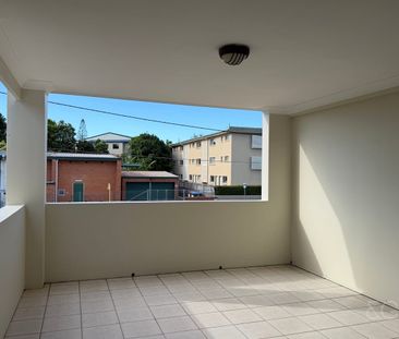 Spacious and Fresh! - Photo 6