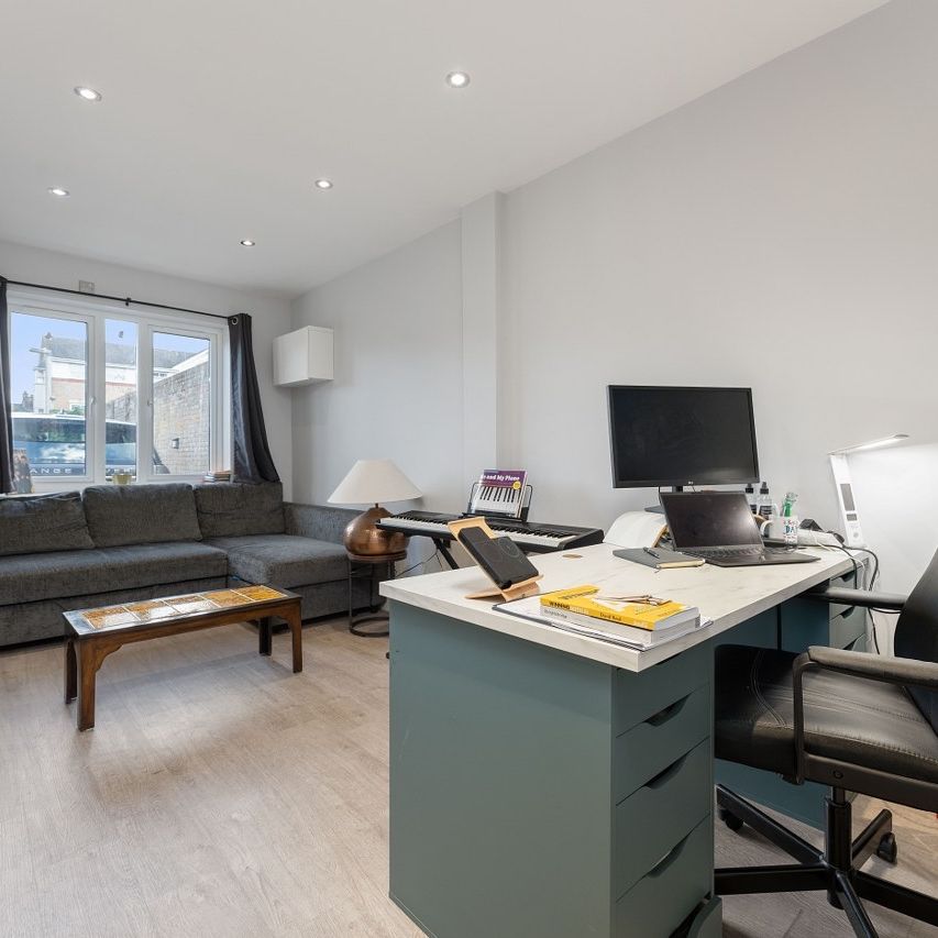 4 Bed Detached House, Whitstable Place, CR0 - Photo 1