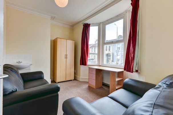 6 bedroom house to rent - Photo 1