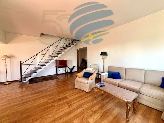 Acolhedor apartamento duplex com amplo terraço, em bairro tranquilo. - Photo 1