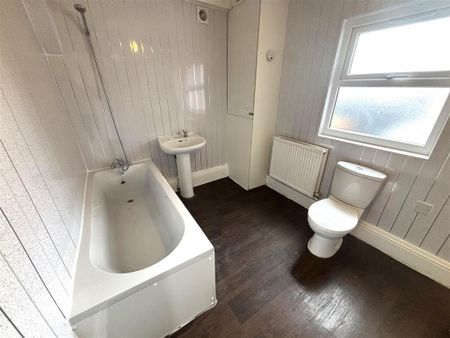 3 bedroom end of terrace house to rent - Photo 5