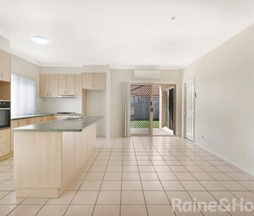Charming Cottage in Quiet Woodside - Photo 6