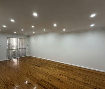 NEWLY RENOVATED TOWNHOUSE - Photo 4