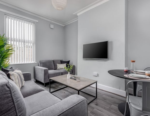 Cranborne Road Room 4 - Photo 1