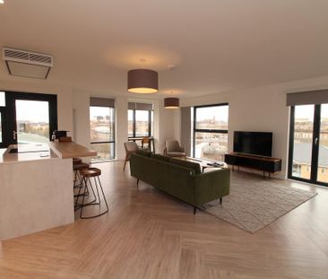 2 bedroom penthouse to rent - Photo 2