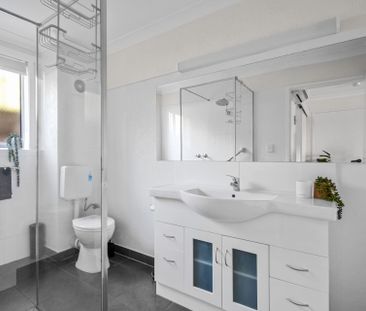 Furnished bedsit in convenient location, Live Here! - Photo 5