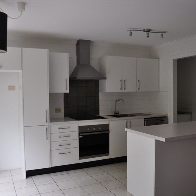 This comfortable 2-bedroom townhouse is in a perfect location - Photo 1