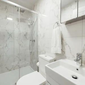 2 Bed Flat, Empress Avenue, IG1 - Photo 3