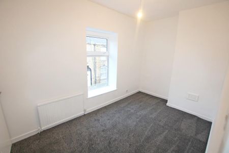 2 bedroom end of terrace house to rent - Photo 2