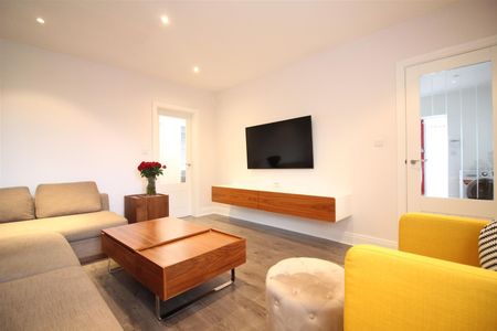 The Spur, Slough - Photo 2