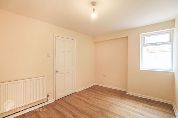 Sheelin Grove, Water Eaton, Bletchley - Photo 1