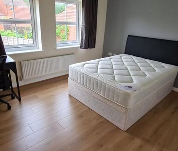 5 bedroom detached house to rent - Photo 2