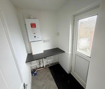 2 bedroom end of terrace house to rent - Photo 6
