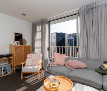 Sunny Furnished Apartment with 2 Carparks - Photo 6