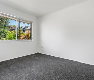 Freshly Renovated Home on Large 787m² Block in Quiet Cul-De-Sac - Photo 4