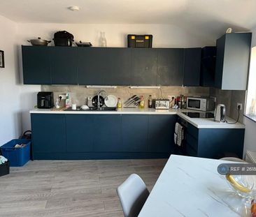 1 bedroom in a house share to rent - Photo 5