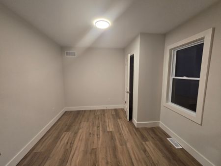 For Lease - 397 Welland Street, Port Colborne, Ontario - Photo 4