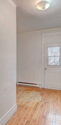 Renovated 5-1/2 in Verdun, available immediately. - Photo 1