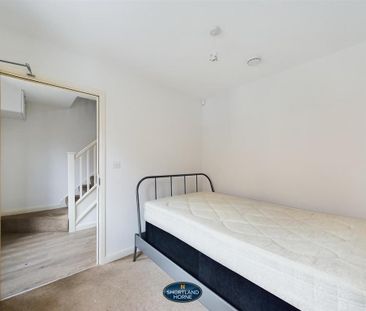 5 bedroom townhouse to rent - Photo 3