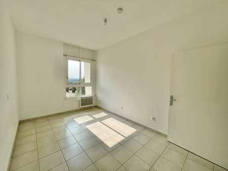 Location appartement 3 pièces, 70.03m², Sernhac - Photo 3