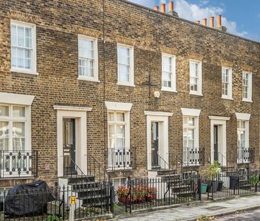 Charming family-friendly 2 bed house in lovely tranquil Garden Square - Photo 2