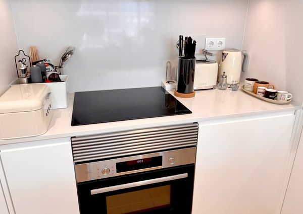 Apartamento T1 mobilado em Miraflores com Vista de Rio, a estrear
