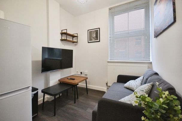 1 bedroom Flat To Let - Photo 1
