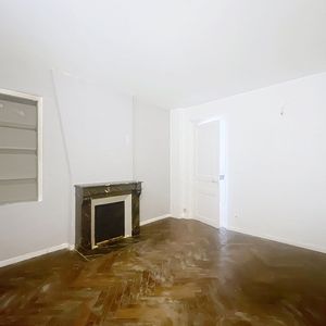 Appartement à louer - REIMS- RUE RUINART DE BRIMONT - Photo 2