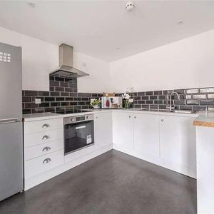 Colman Way, Redhill, Surrey, RH1 - Photo 2