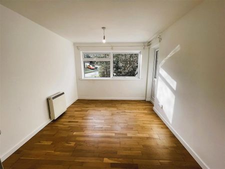 3 bedroom apartment to rent - Photo 2