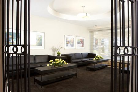 Royale Apartments - Photo 2