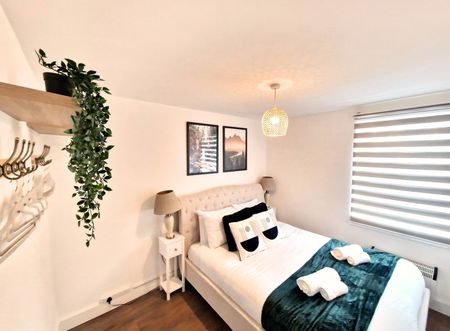 1 Bed Flat, Tib Street, M4 - Photo 5