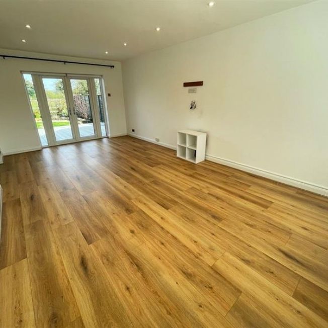 5 Bedroom Detached Available Arranging tenancy - Photo 1