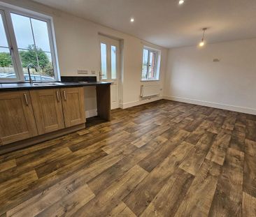 3 bedroom detached house to rent - Photo 3