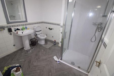 4 bedroom terraced house to rent - Photo 2