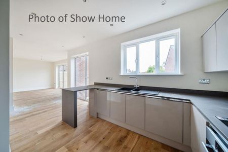 4 bedroom detached house to rent - Photo 3