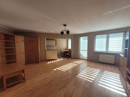 PRZESTRONNE CZTEROPOKOJOWE MIESZKANIE W POBLIŻU PARKU KULTURY I WYPOCZYNKU - Zdjęcie 2