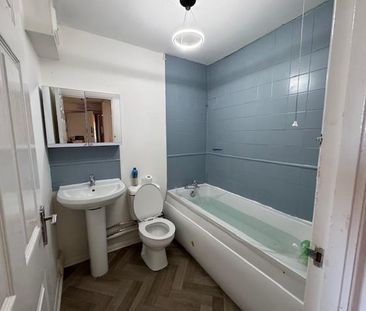 3 bedroom apartment to rent - Photo 6